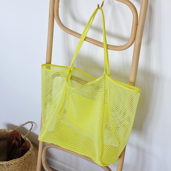 Women's Yellow Mesh Beach Nylon & Polyester No-closure Tote Shoulder Handbag - Picture 4 of 6